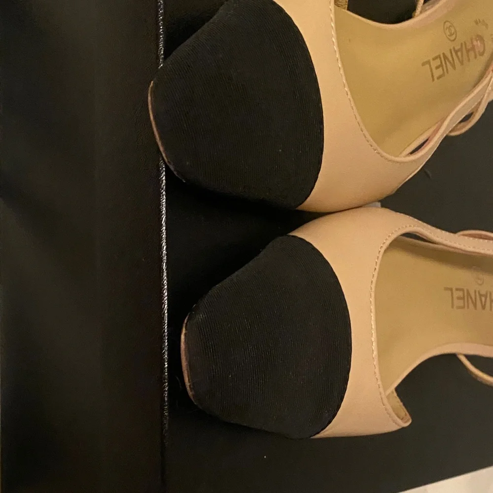 CHANEL Beige and Black Slingback Flats - Picture 6 of 7